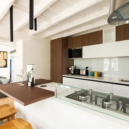 Elegance And Charm In Splendid Via Giulia Rzym