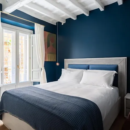 Elegance And Charm In Splendid Via Giulia Apartment Rom