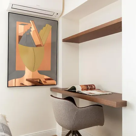 Elegance And Charm In Splendid Via Giulia