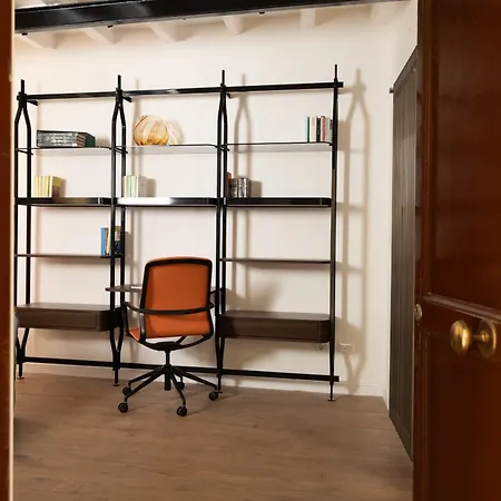 Elegance And Charm In Splendid Via Giulia Apartment *