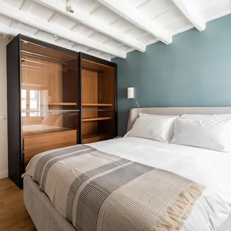 Elegance And Charm In Splendid Via Giulia *