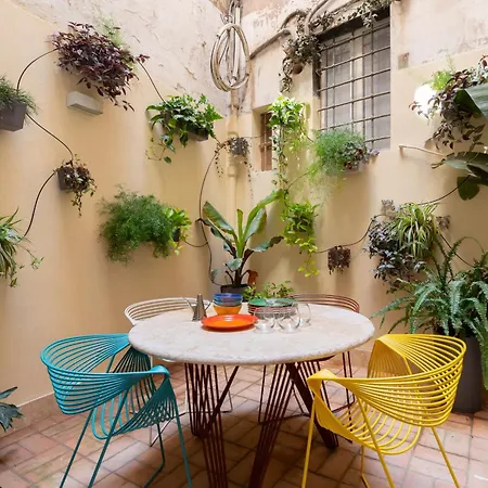 Elegance And Charm In Splendid Via Giulia * Рим